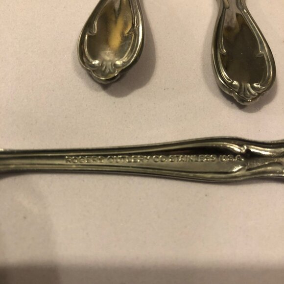 Oneida Victorian Manor Teaspoon Set of 8 Stainless Cutlery Flatware - Picture 6 of 6